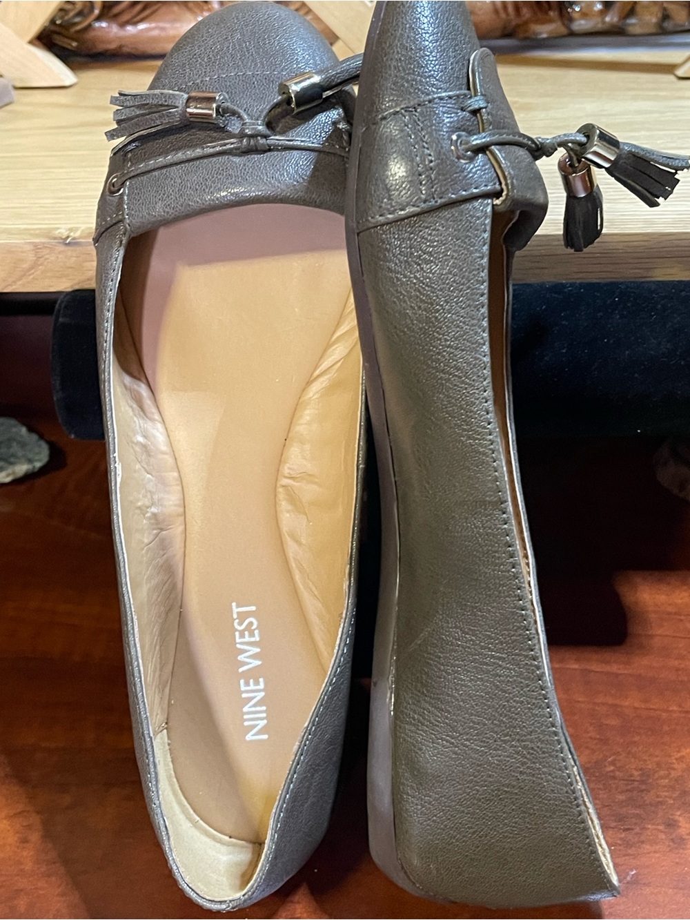 Nine West Sz 8.5 Leather Upper /Dual Tasseled Flats